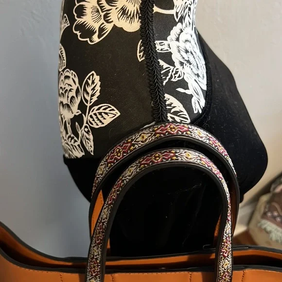 Nichole Lee by Variedades Cristina Large Nikky Shoulder Bag - Picture 8 of 11